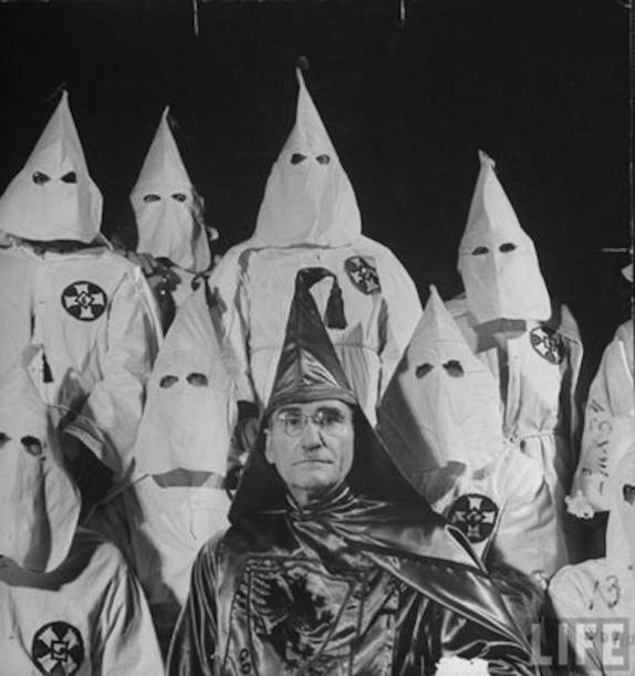 A temida Ku Klux Klan, organização supremacista que aterrorizou o sul dos Estados Unidos por décadas